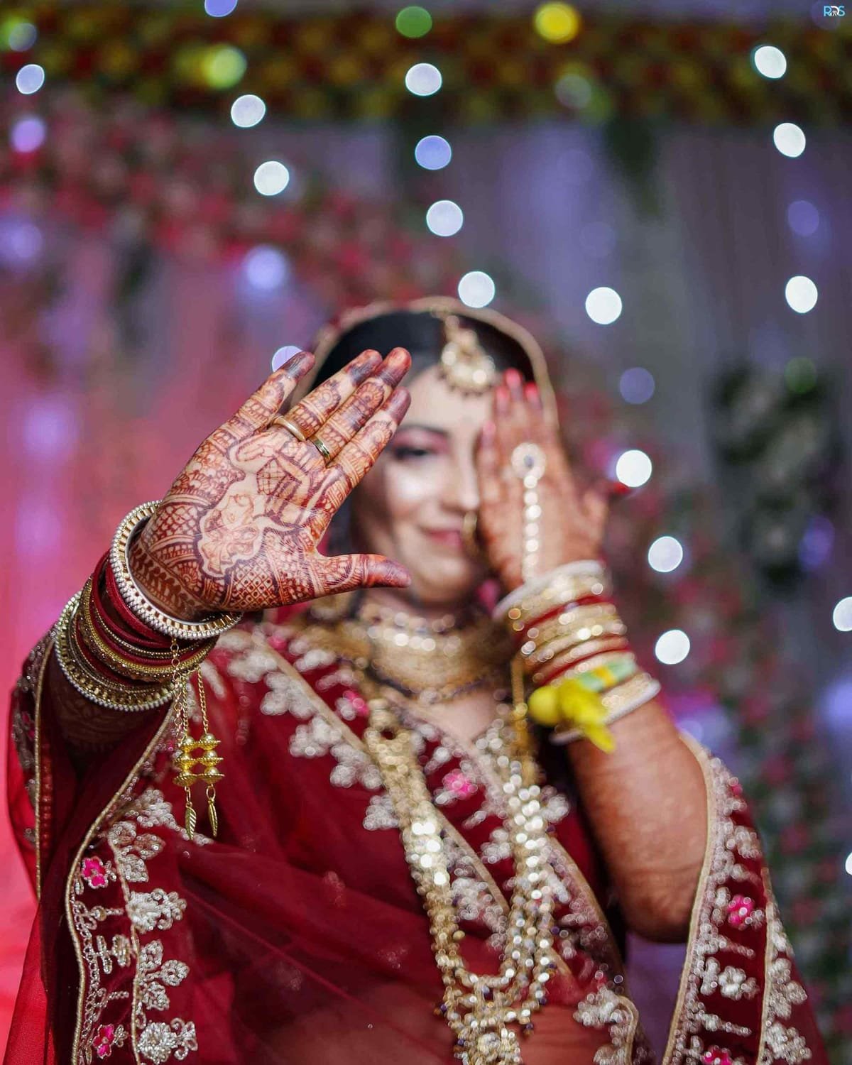 Bride showing her mehndi on the wedding day